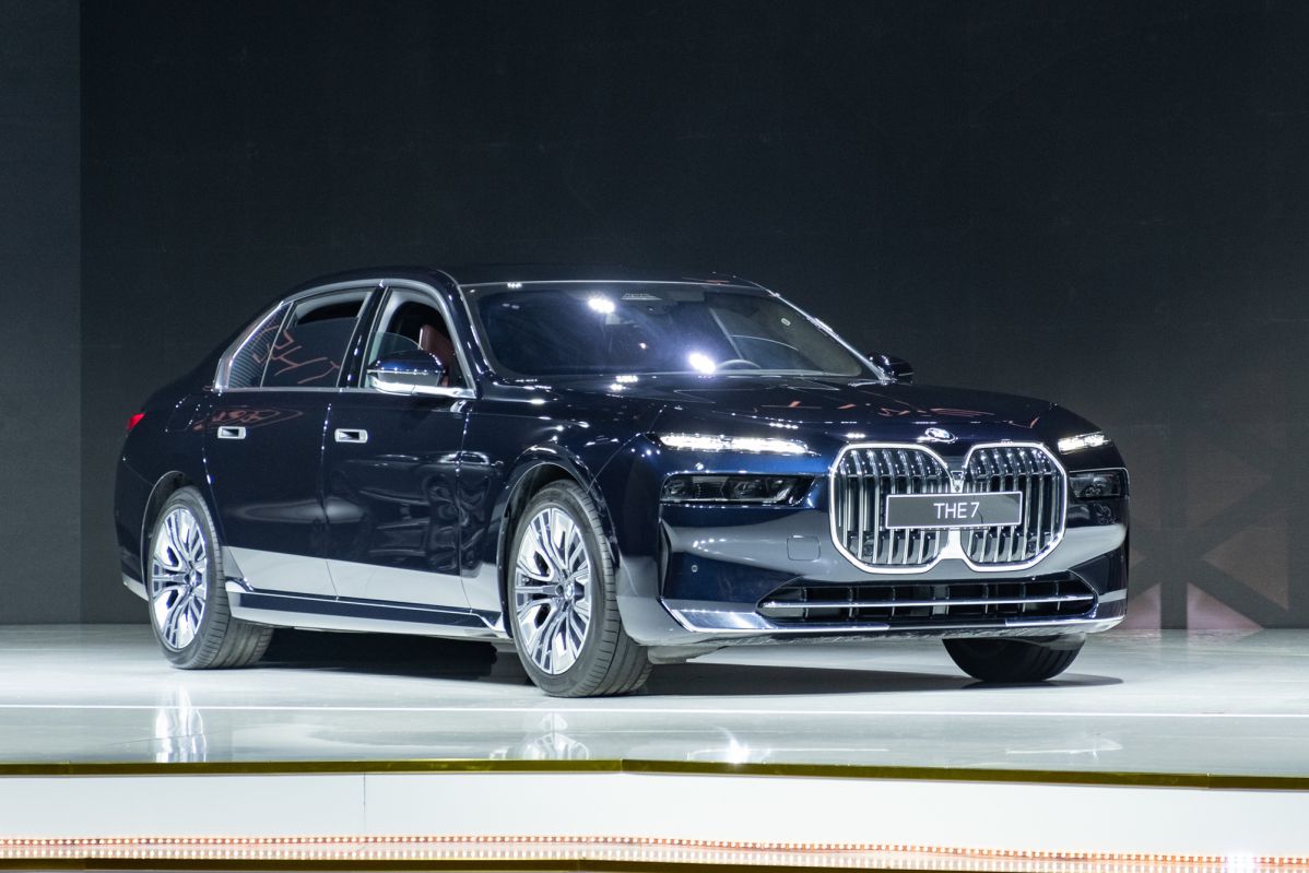 bmw 7 series 2023 17 BMW 740LI Pure Excellence LCI